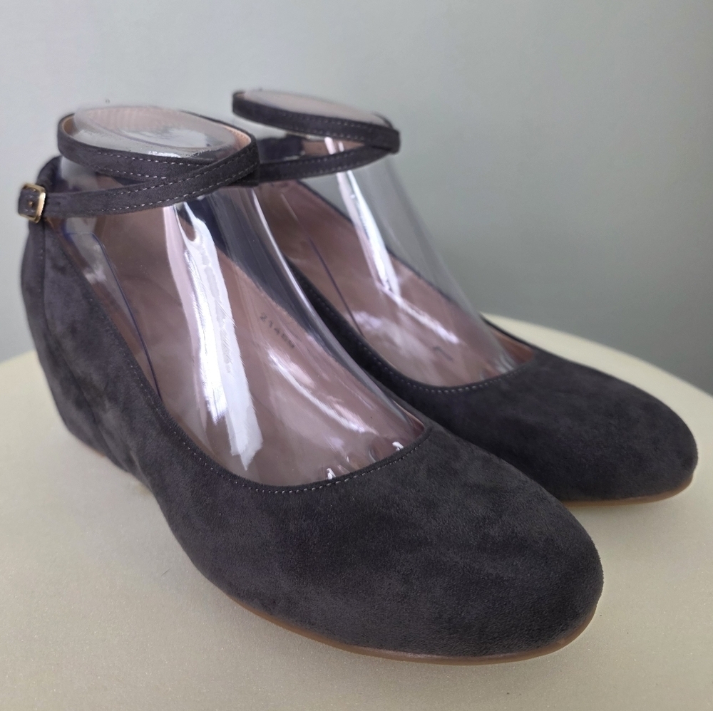 Journee Collection Tibby Grey Faux Suede Ankle Strap Wedges Size 7.5 NEW IN BOX! - Picture 5 of 14